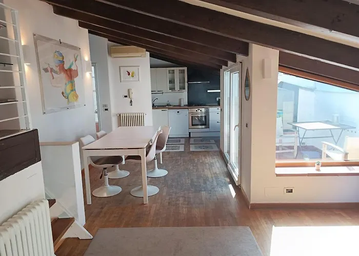 Attico San Vitale City Center * Bolonya