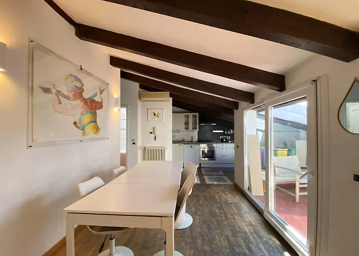 Attico San Vitale Center 아파트 *